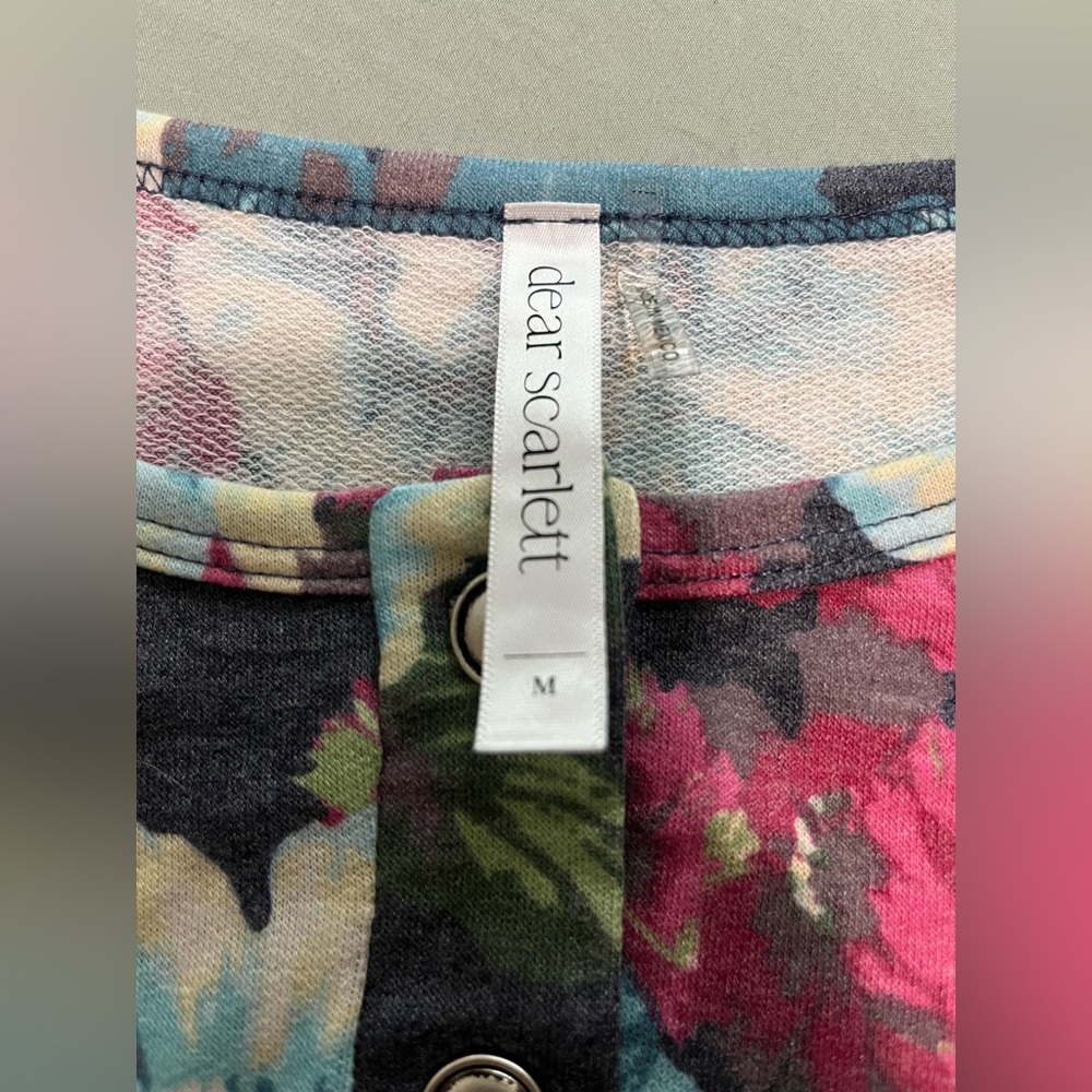Floral Button Top - Picture 3 of 4